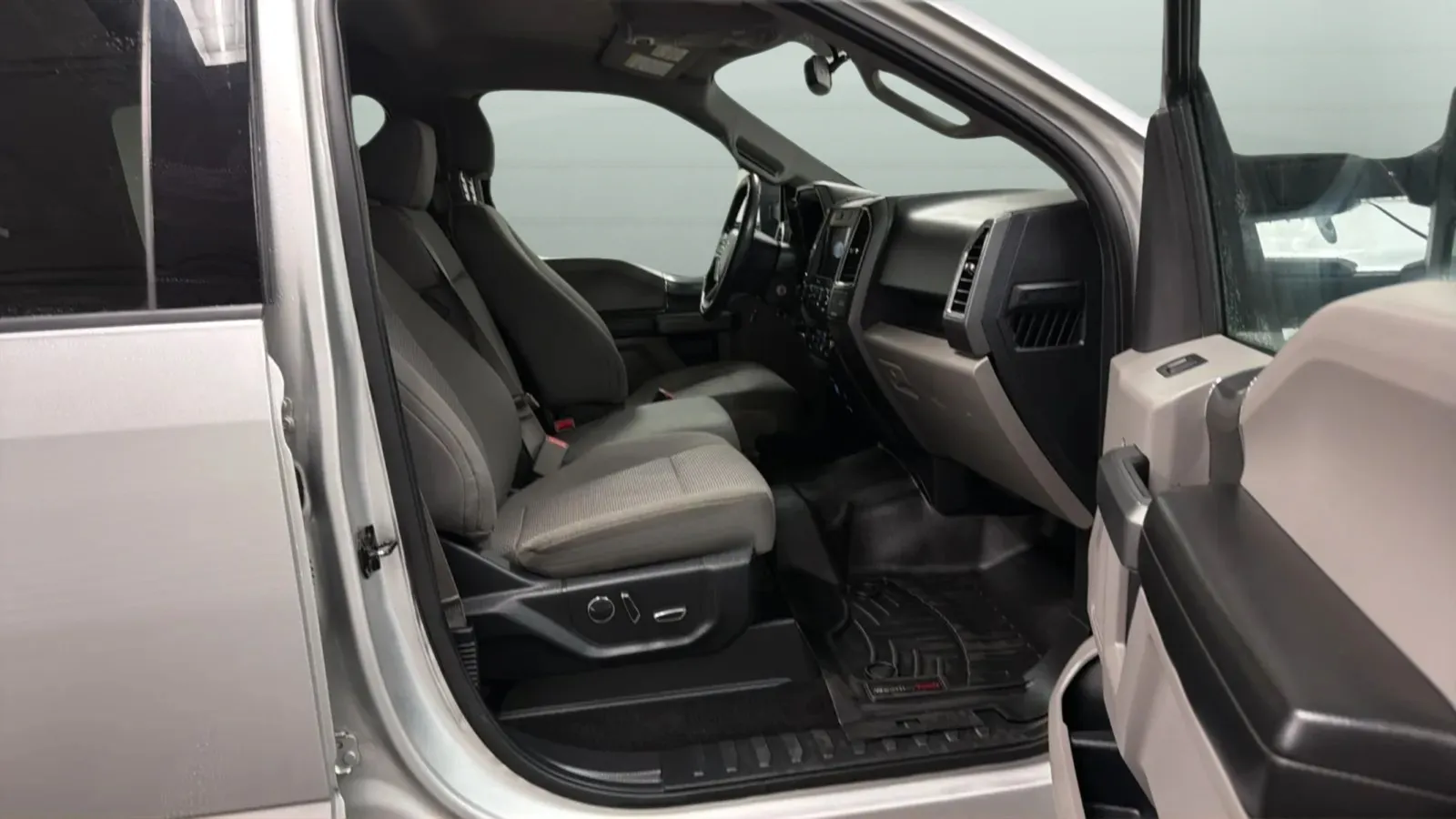 Ford F-150 photo 22