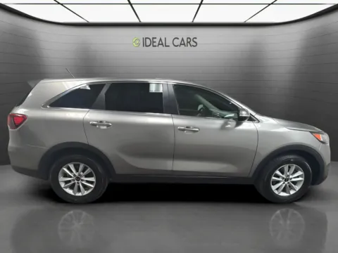 More photos of 2019 Kia Sorento L at Ideal Cars - at Alma School Rd, AZ
