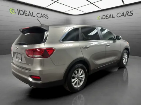 More photos of 2019 Kia Sorento L at Ideal Cars - at Alma School Rd, AZ