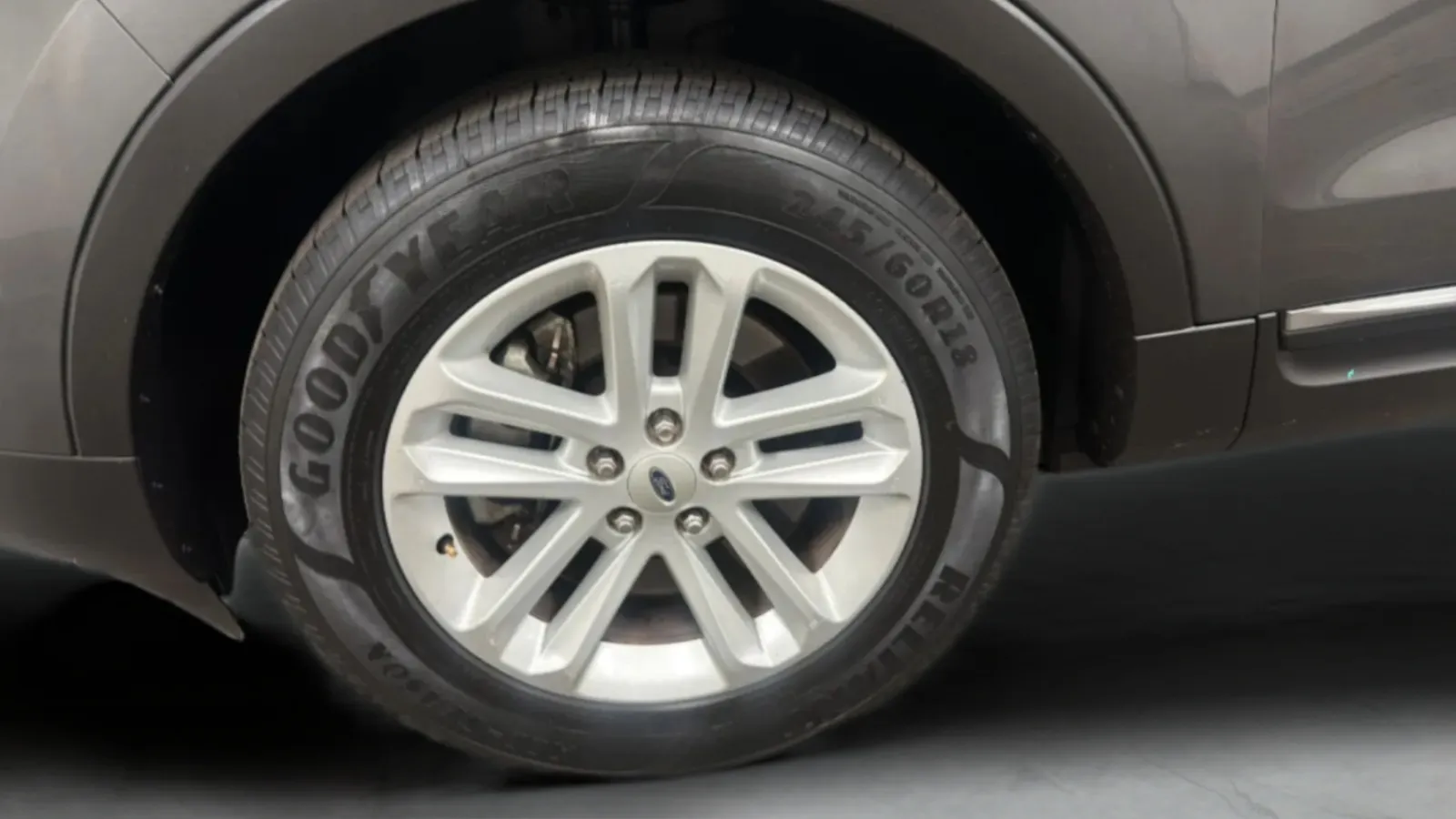 Ford Explorer photo 26