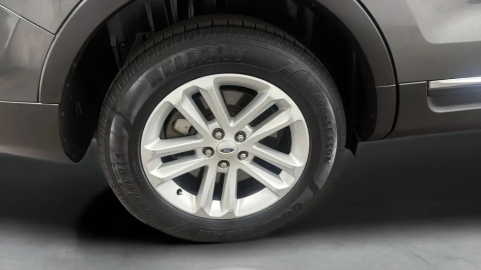 Ford Explorer photo 24