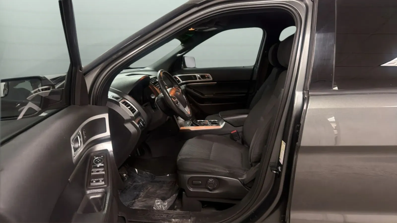 Ford Explorer photo 19
