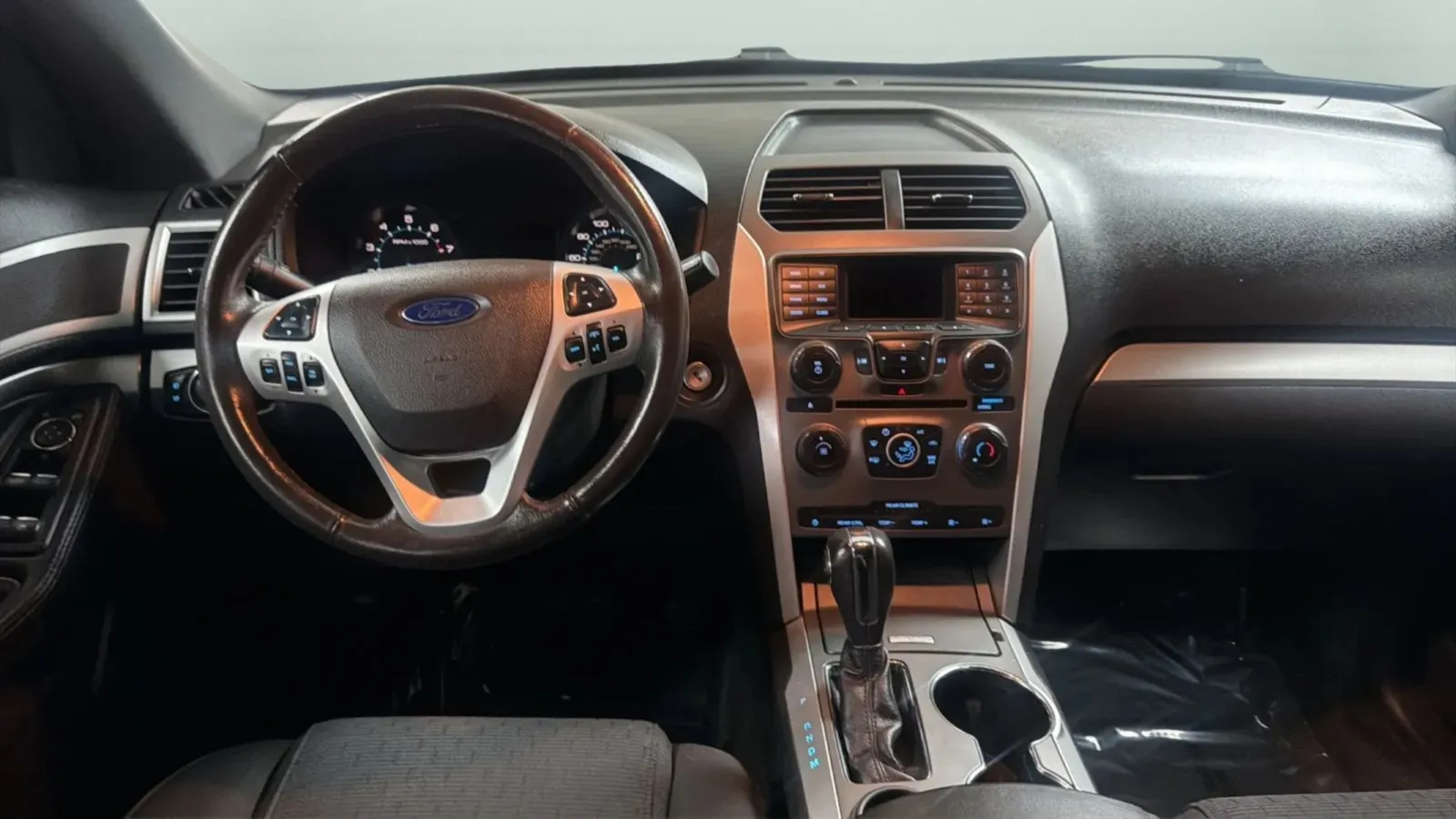 Ford Explorer photo 10