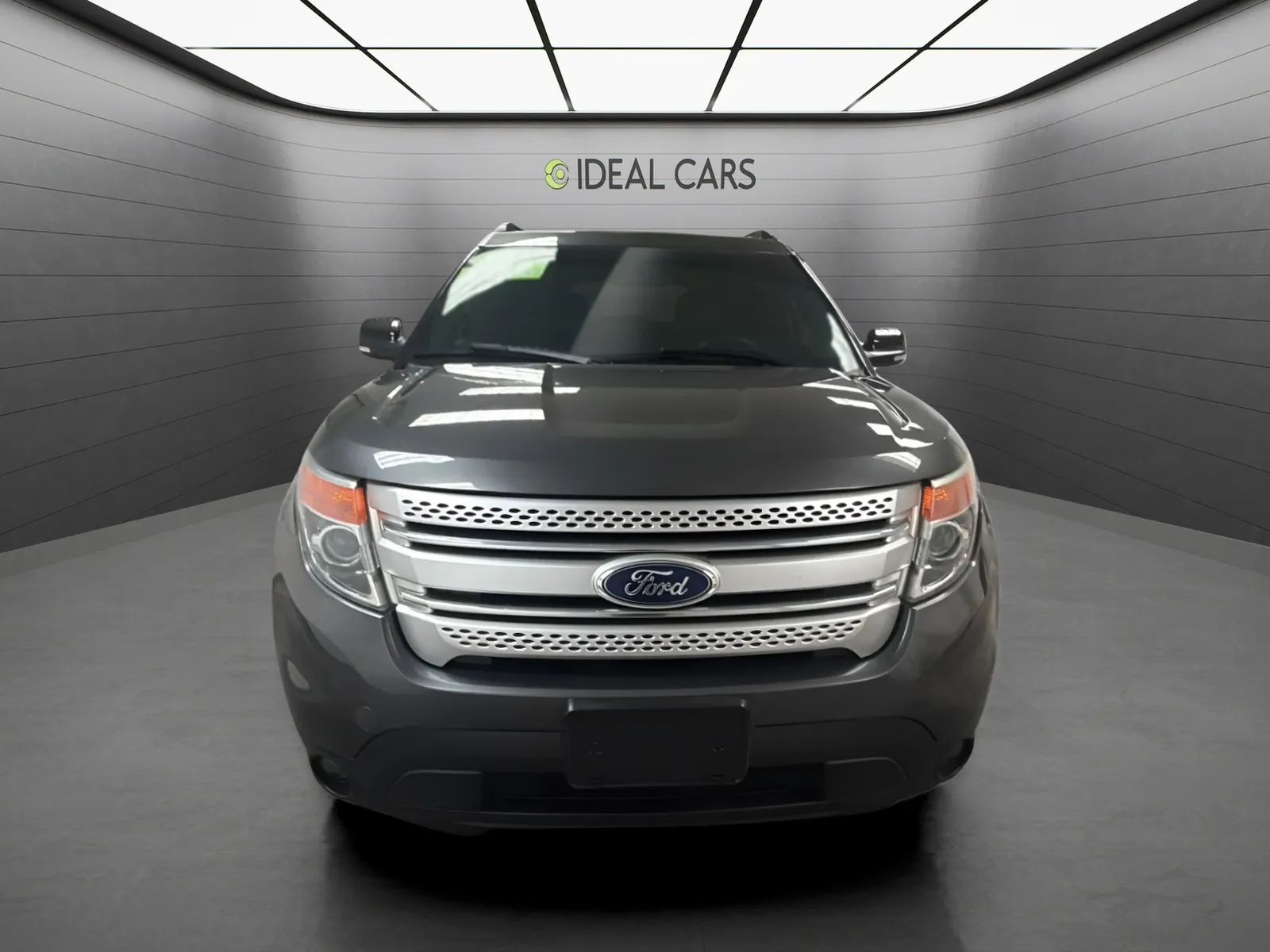 Ford Explorer photo 2