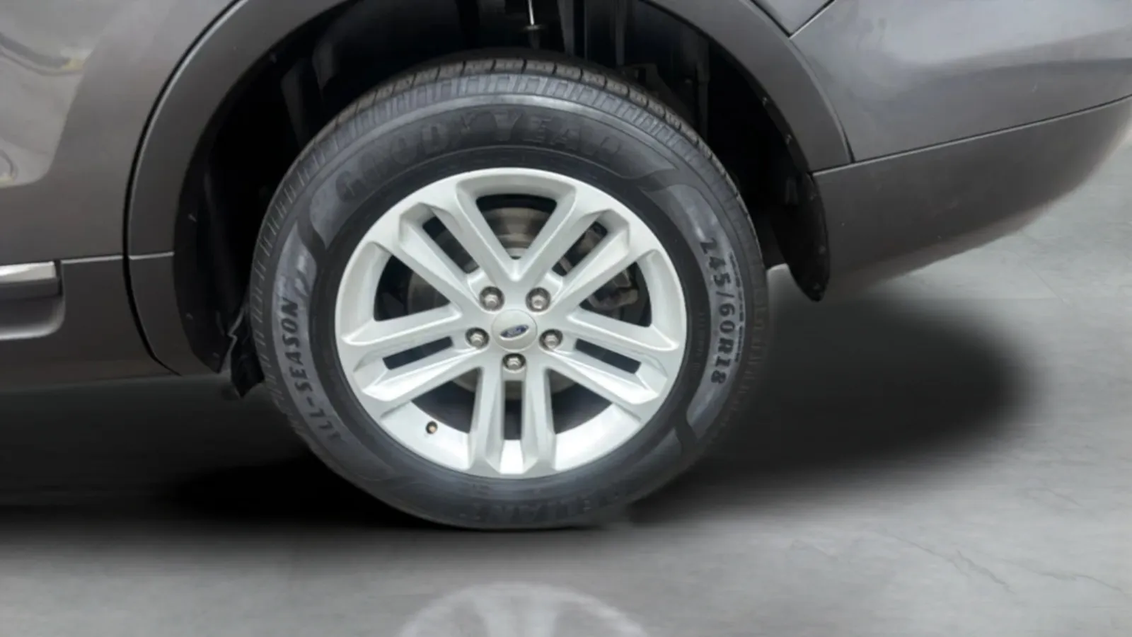 Ford Explorer photo 25