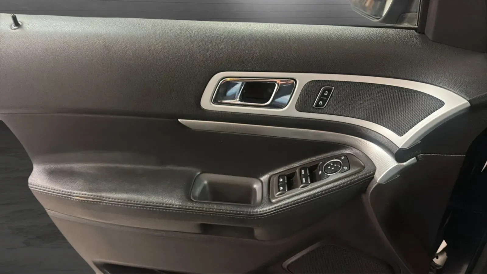 Ford Explorer photo 15