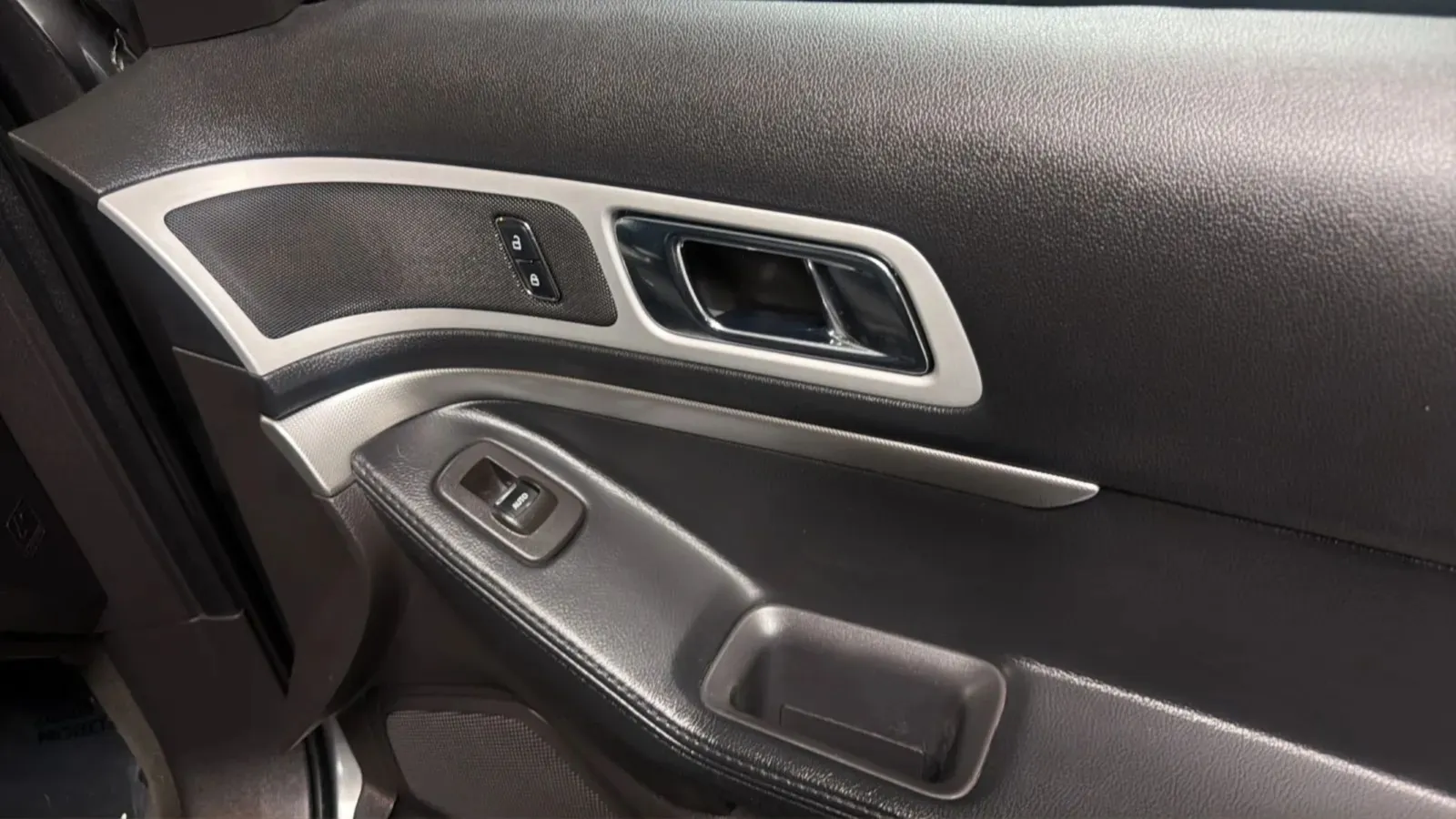 Ford Explorer photo 16