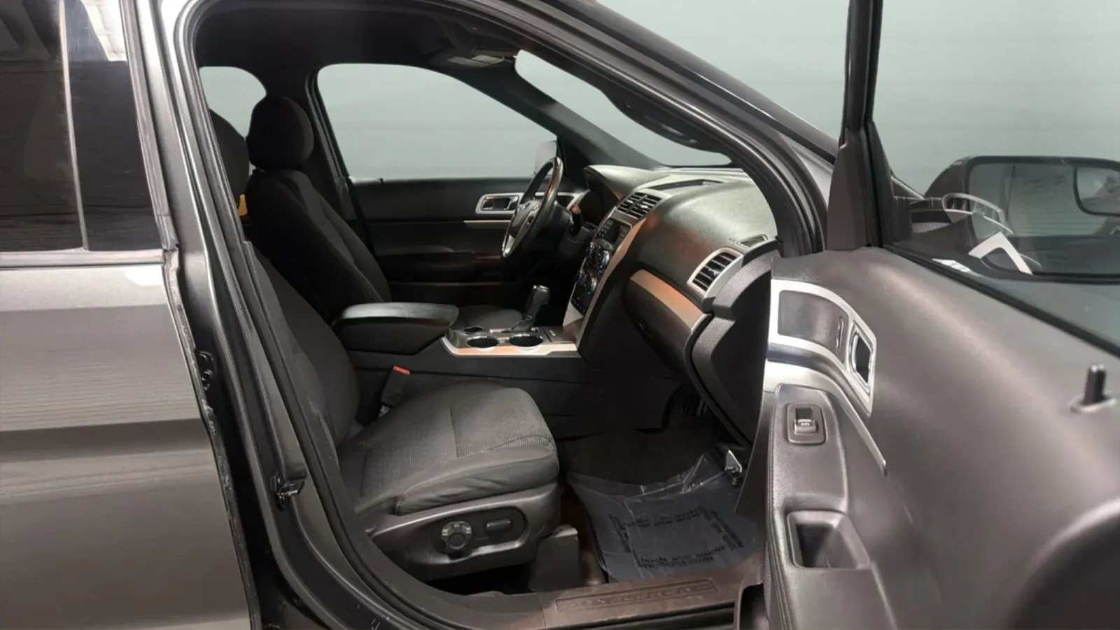 Ford Explorer photo 20