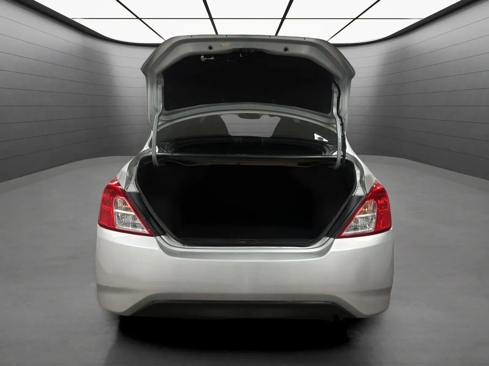 Nissan Versa photo 18