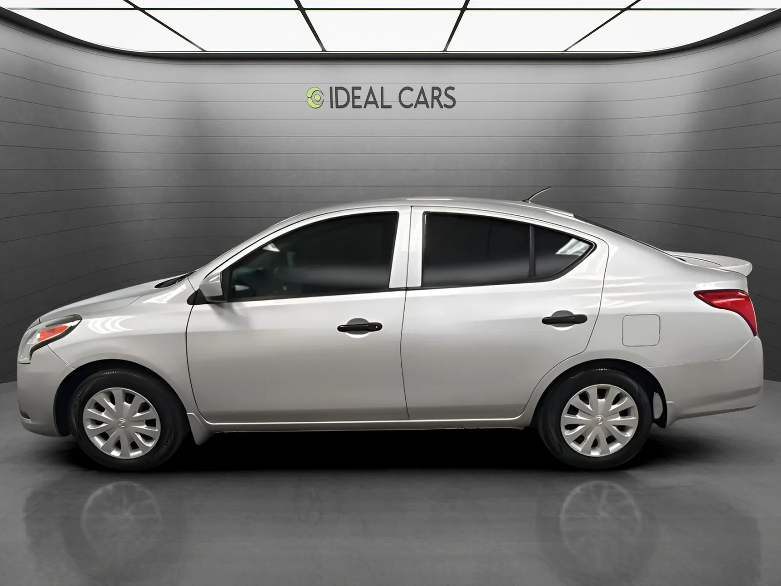 Nissan Versa photo 8
