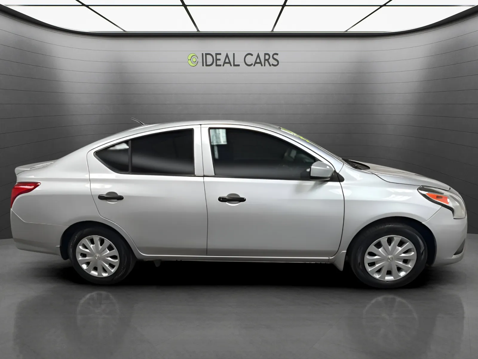 Nissan Versa photo 4