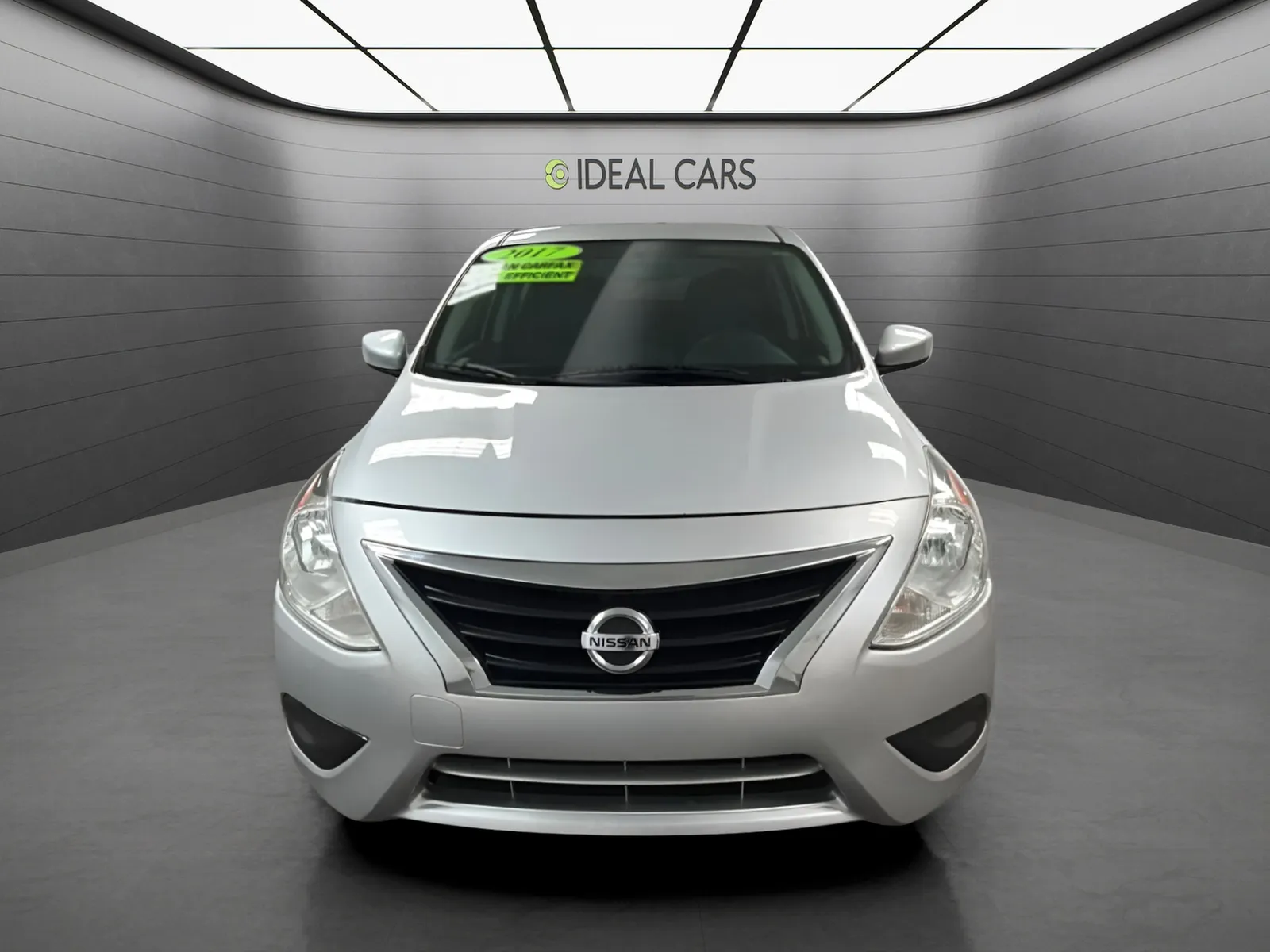 Nissan Versa photo 2