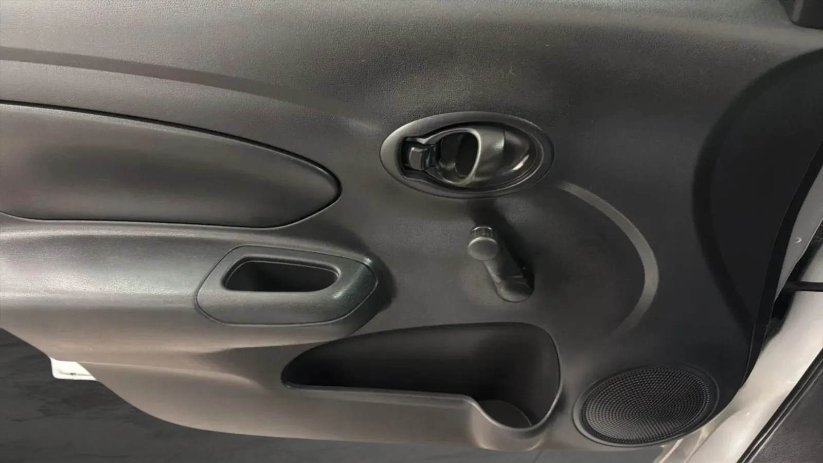 Nissan Versa photo 15