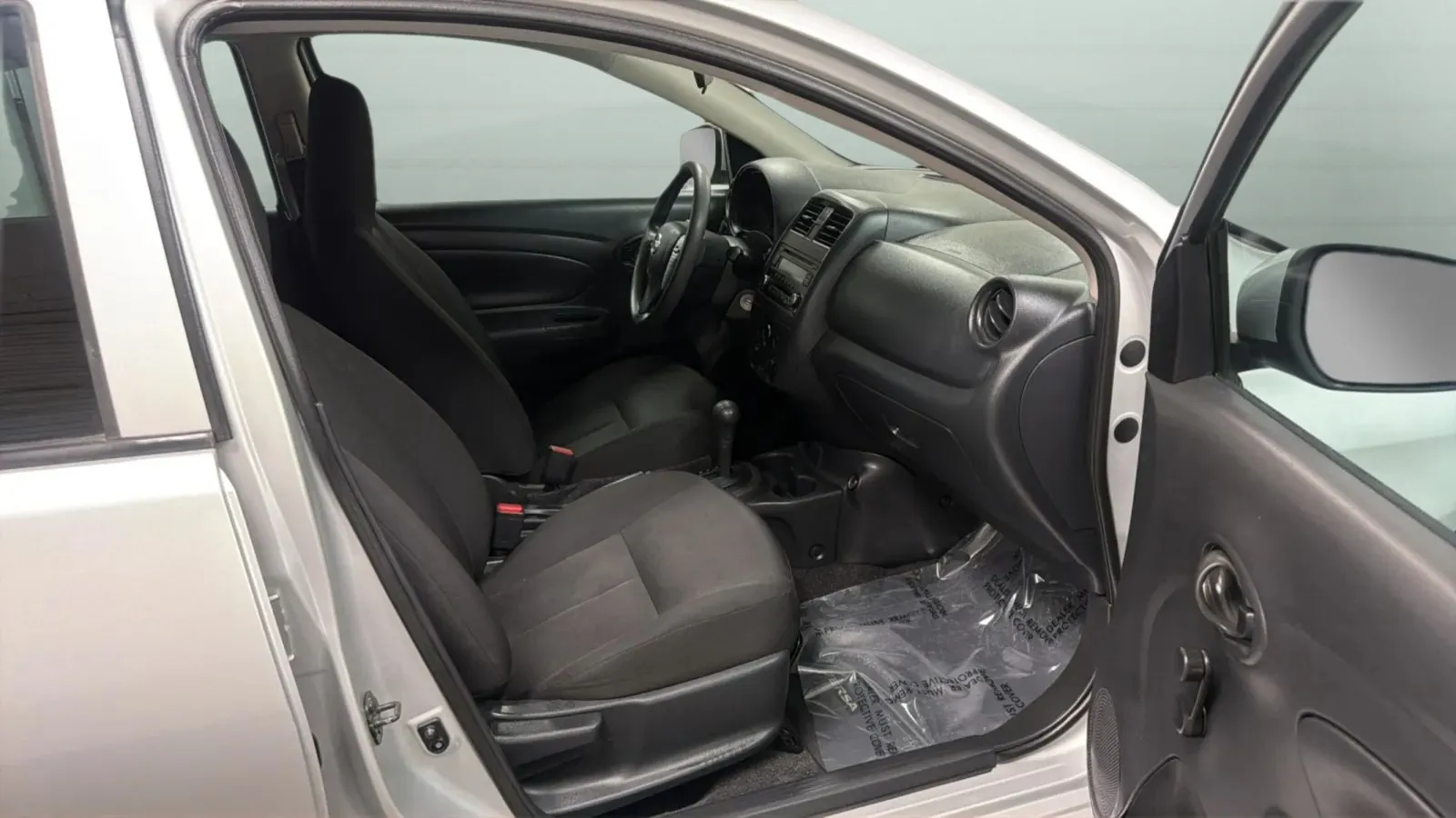 Nissan Versa photo 20