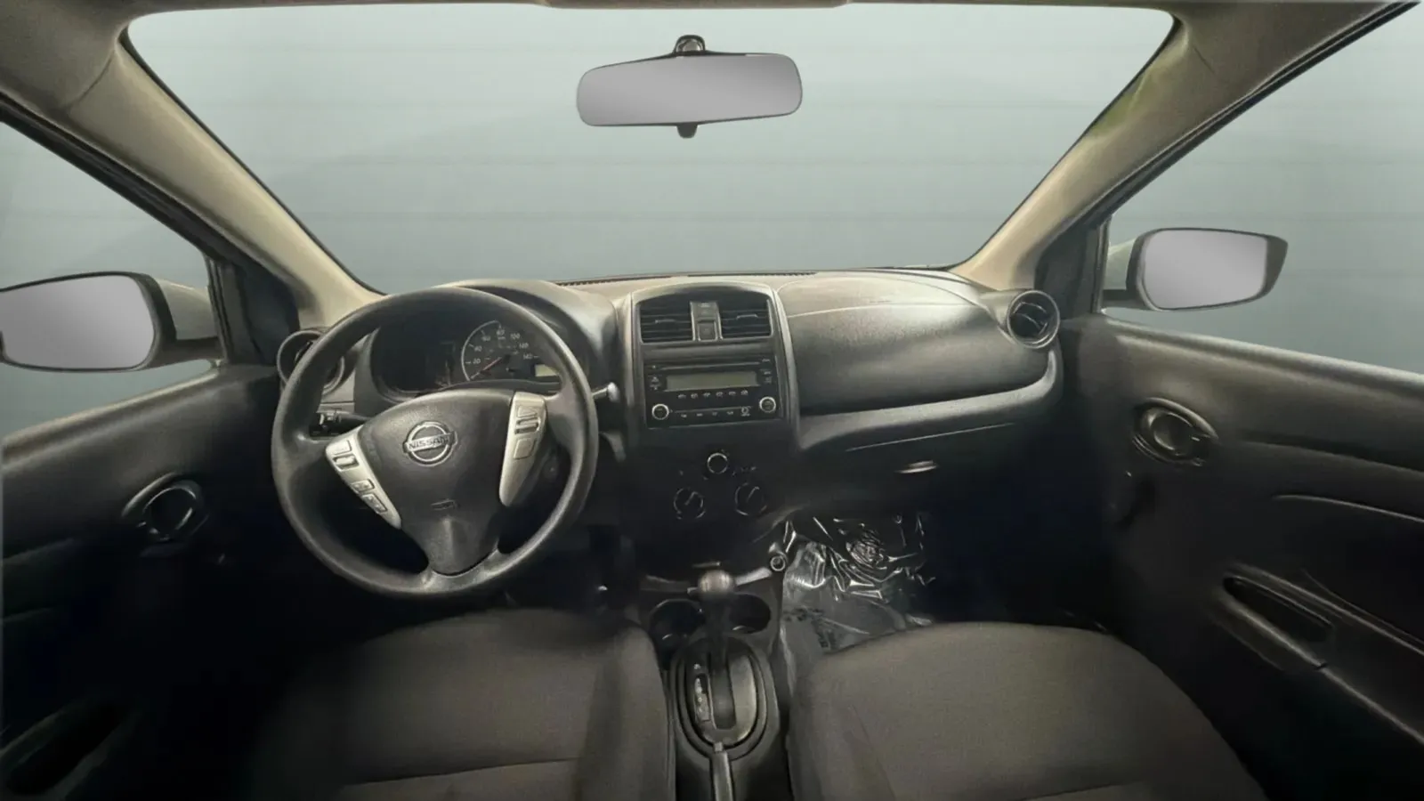 Nissan Versa photo 9