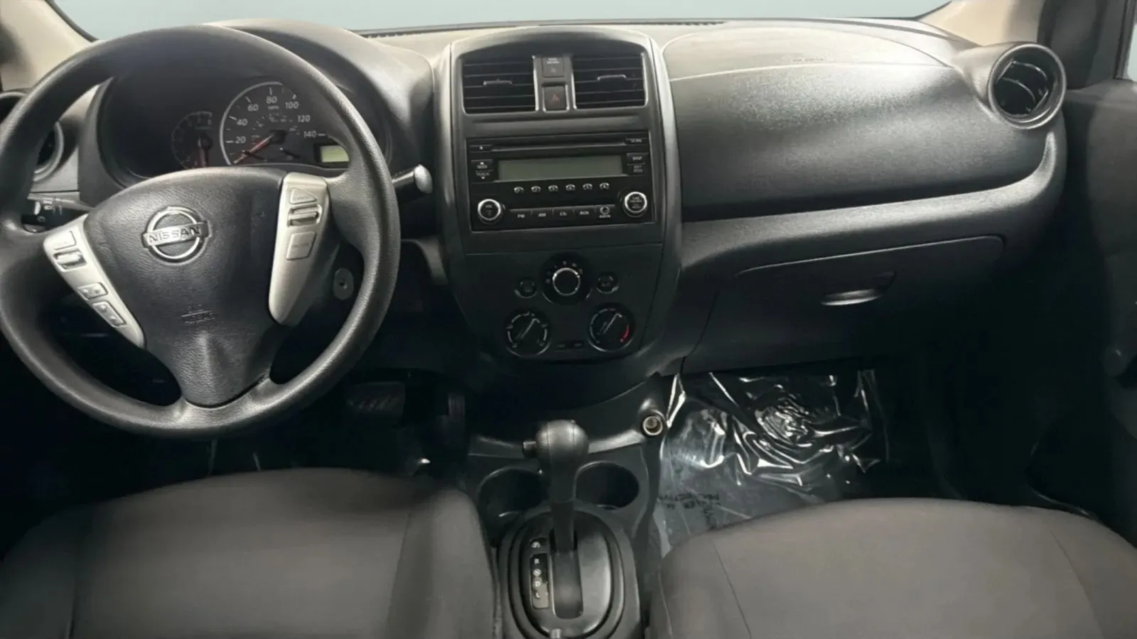 Nissan Versa photo 14