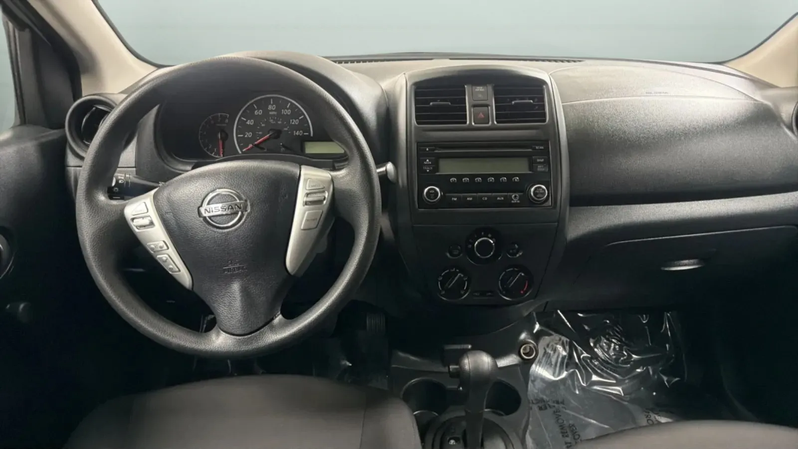 Nissan Versa photo 10
