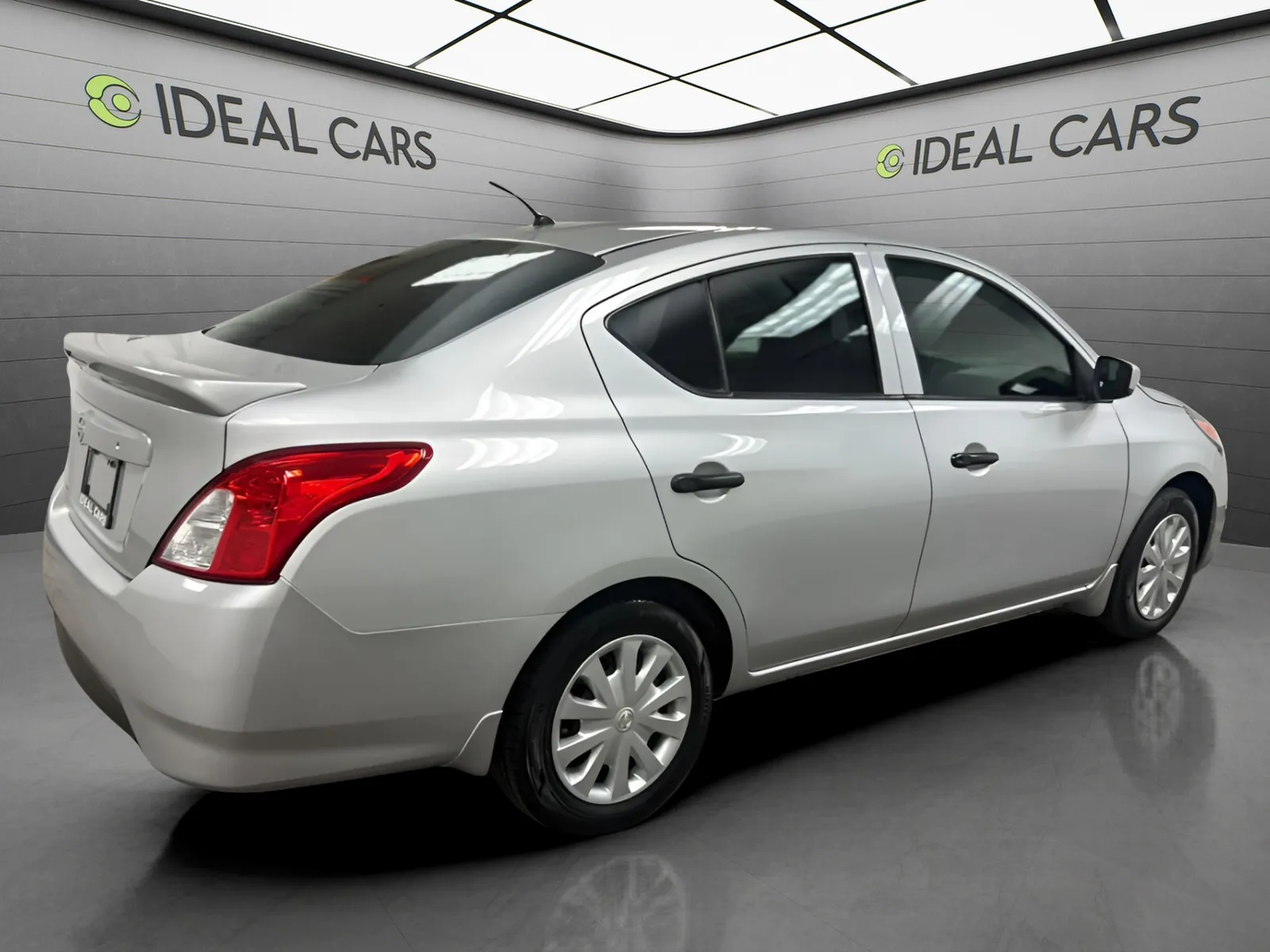Nissan Versa photo 5