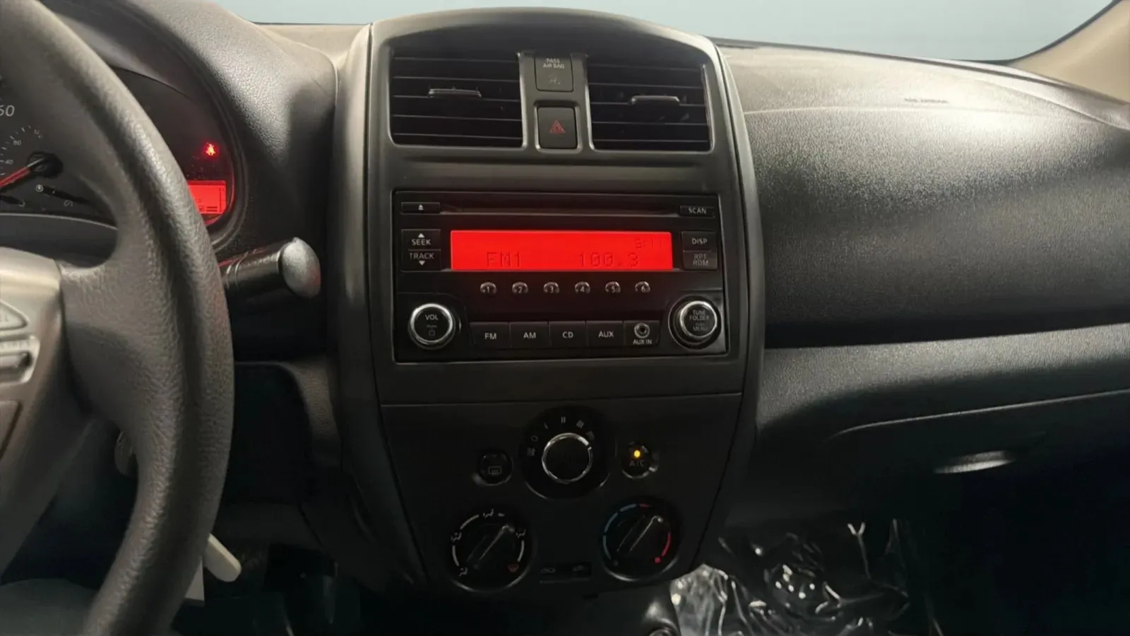 Nissan Versa photo 13