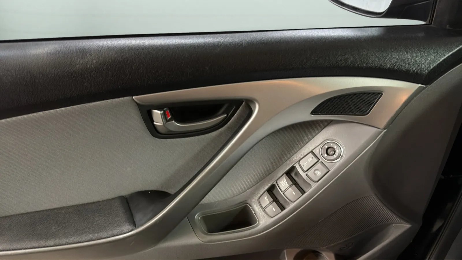 Hyundai Elantra photo 16