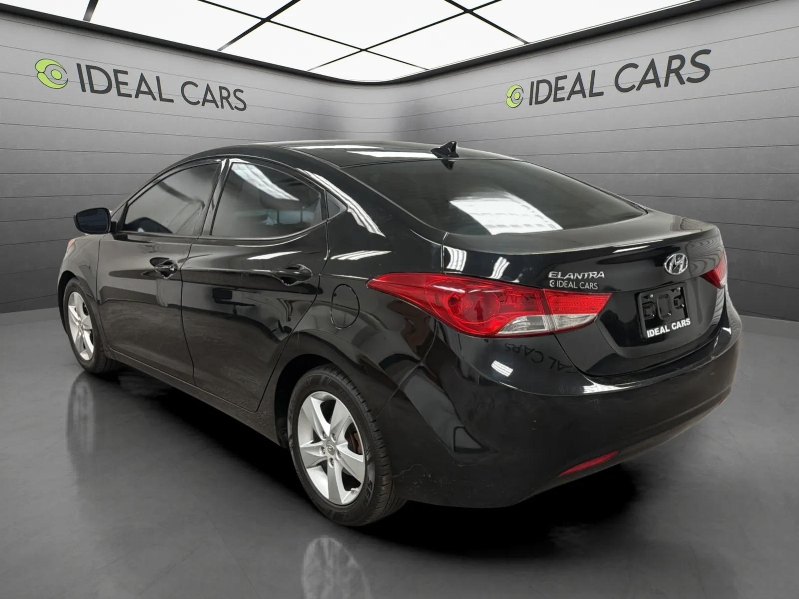 Hyundai Elantra photo 7