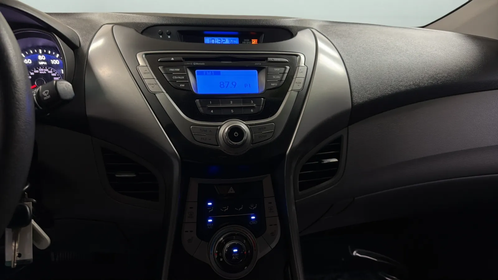 Hyundai Elantra photo 14