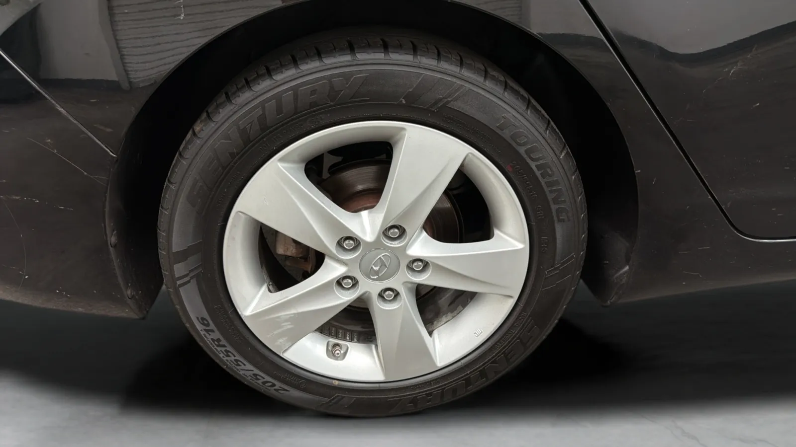 Hyundai Elantra photo 24