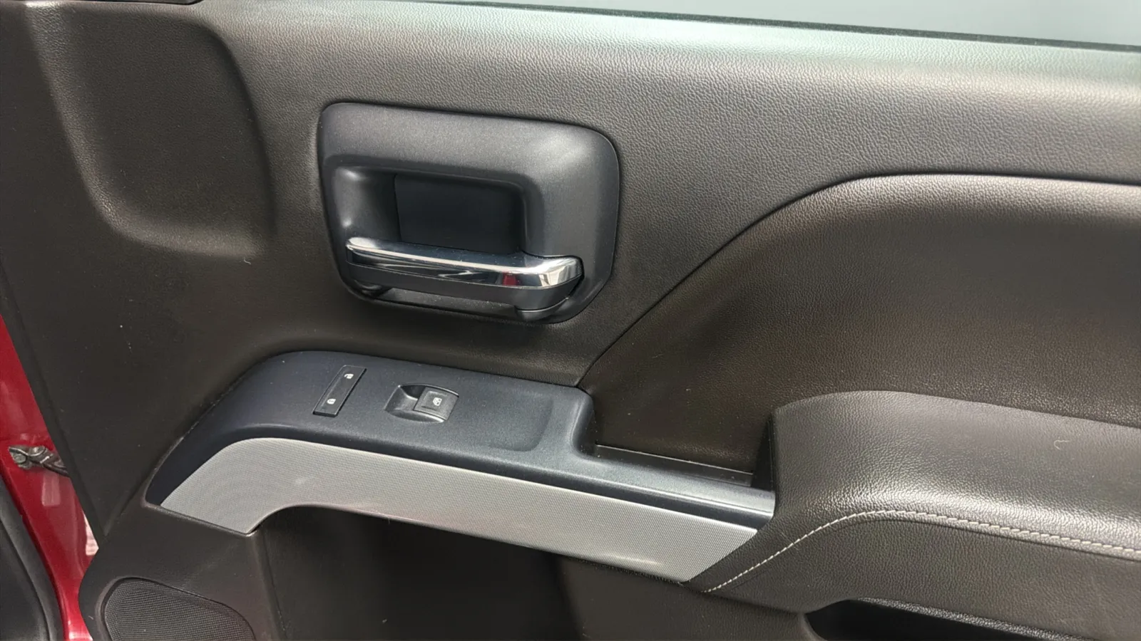 Chevrolet Silverado photo 17