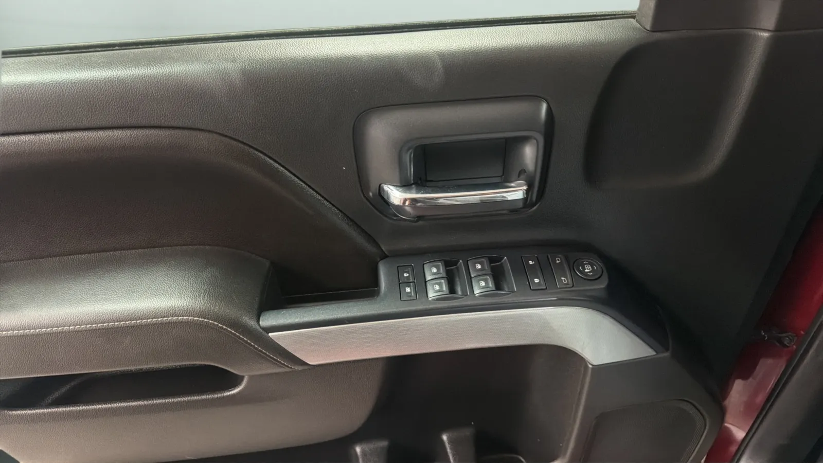Chevrolet Silverado photo 16