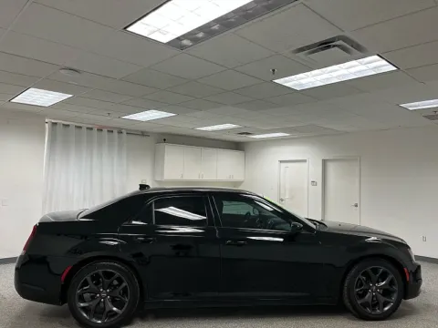 More photos of 2022 Chrysler 300 Touring at Ideal Cars - East Mesa (Hill), AZ