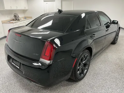 More photos of 2022 Chrysler 300 Touring at Ideal Cars - East Mesa (Hill), AZ