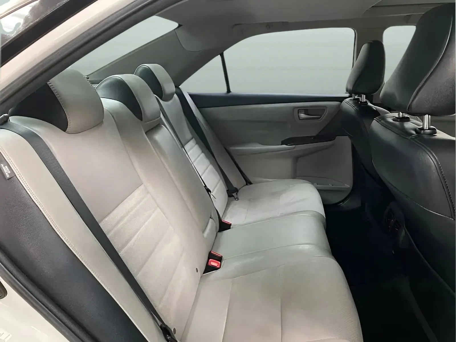 2017 Toyota Camry XSE - Photo 13