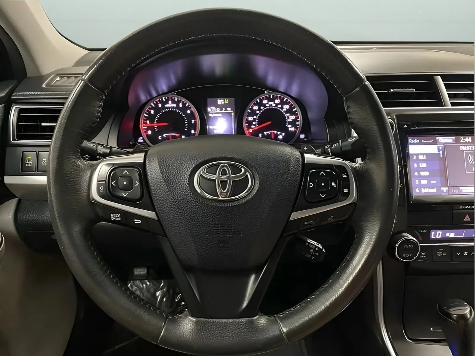 2017 Toyota Camry XSE - Photo 17