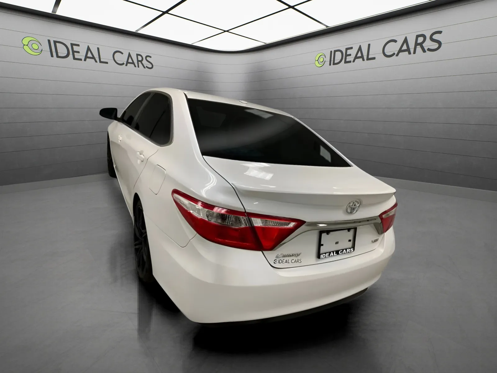 2017 Toyota Camry XSE - Photo 7