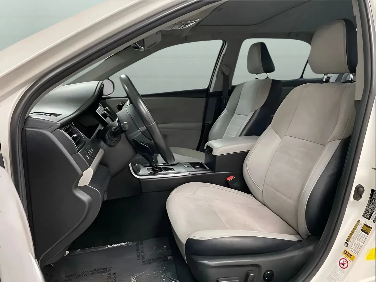 2017 Toyota Camry XSE - Photo 10