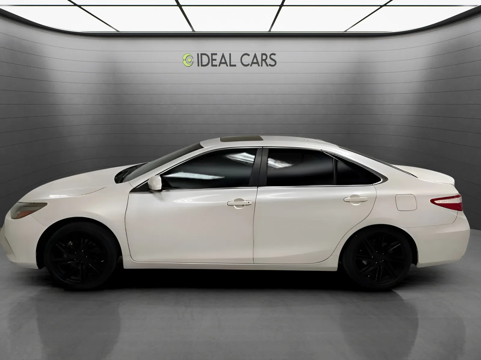 2017 Toyota Camry XSE - Photo 8