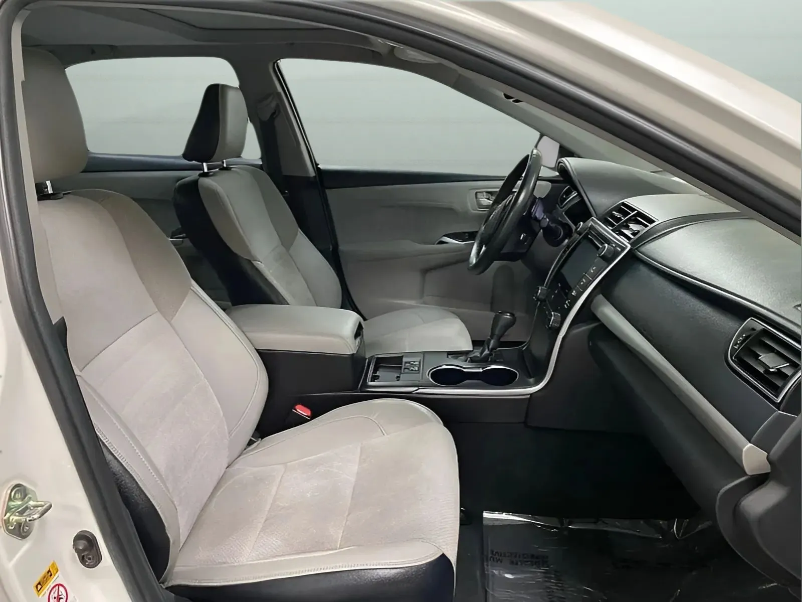 2017 Toyota Camry XSE - Photo 14