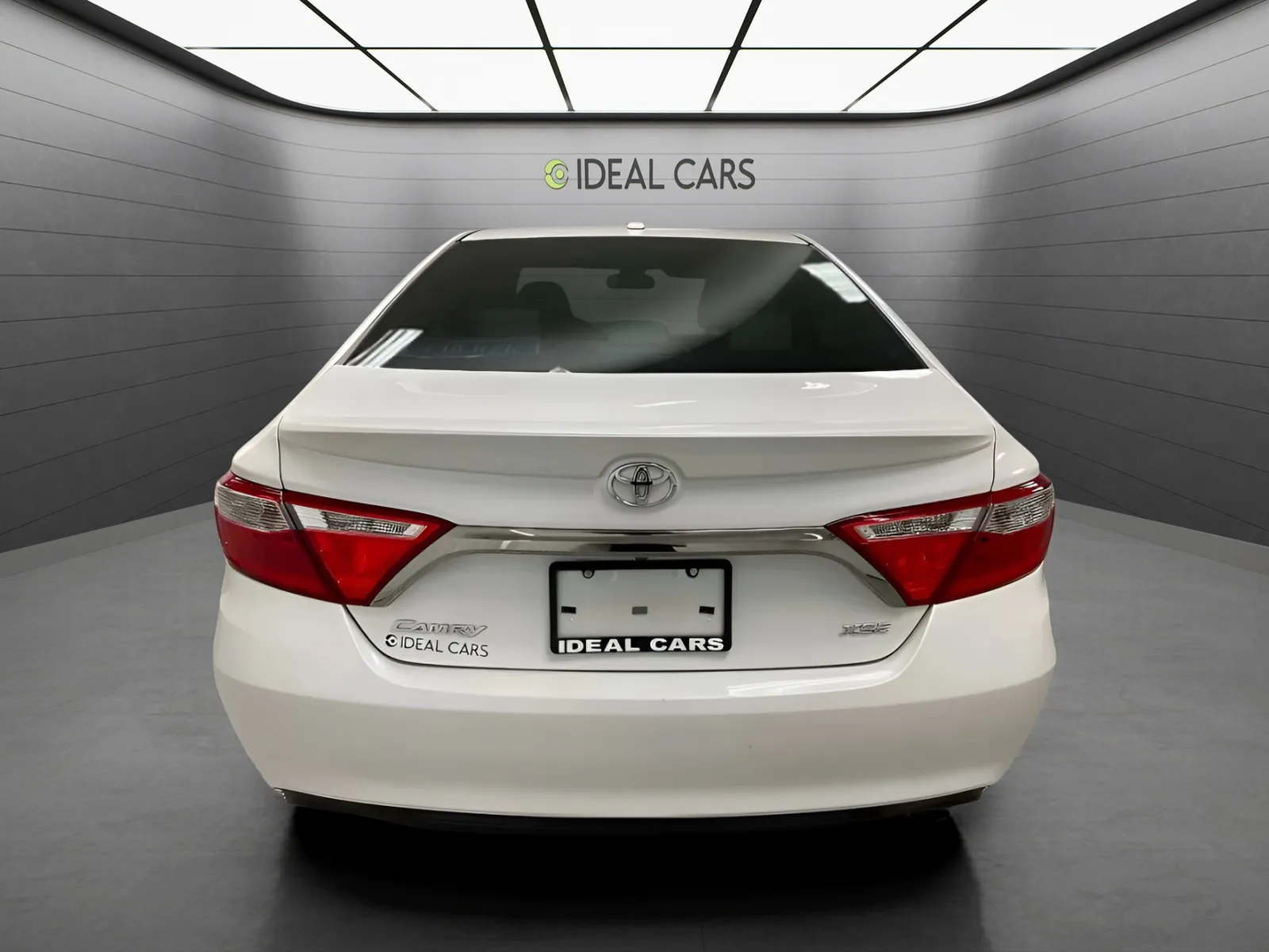 2017 Toyota Camry XSE - Photo 6