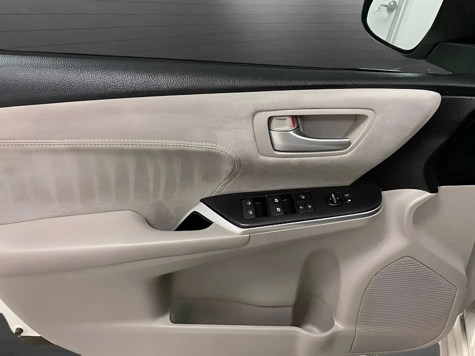 2017 Toyota Camry XSE - Photo 9