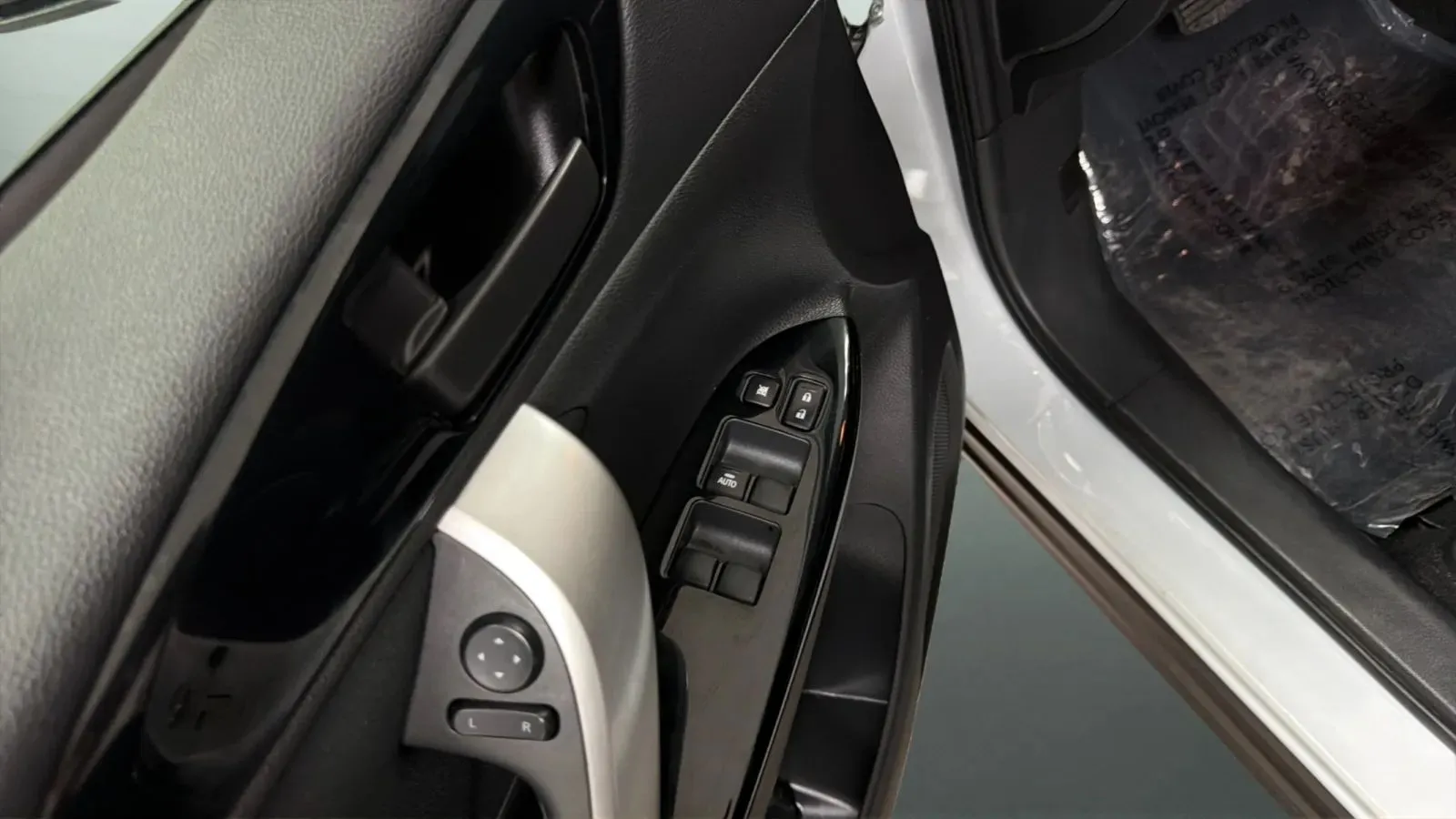 2024 Mitsubishi Eclipse Cross LE - Photo 17