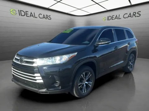 Black 2019 Toyota Highlander LE for sale in Mesa, AZ
