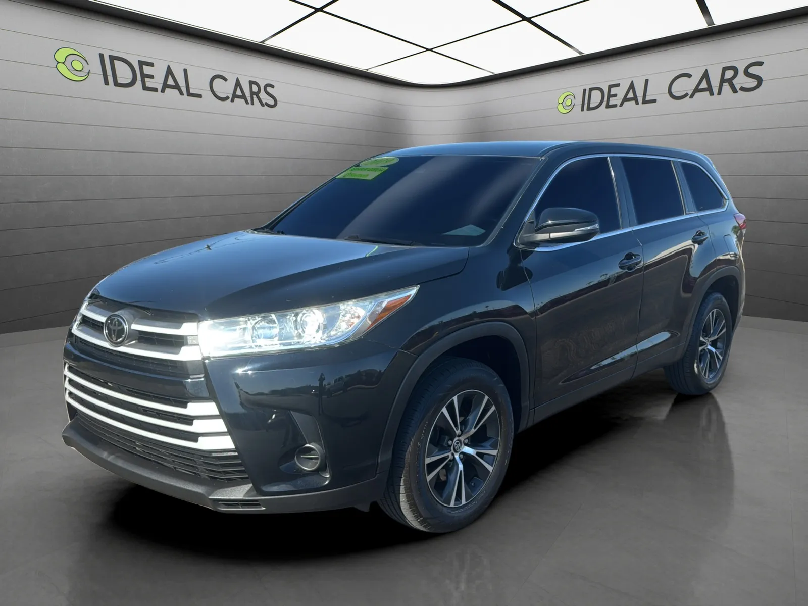 Black 2019 Toyota Highlander LE for sale in Mesa, AZ