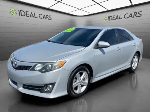 Silver 2014 Toyota Camry SE for sale in Mesa, AZ