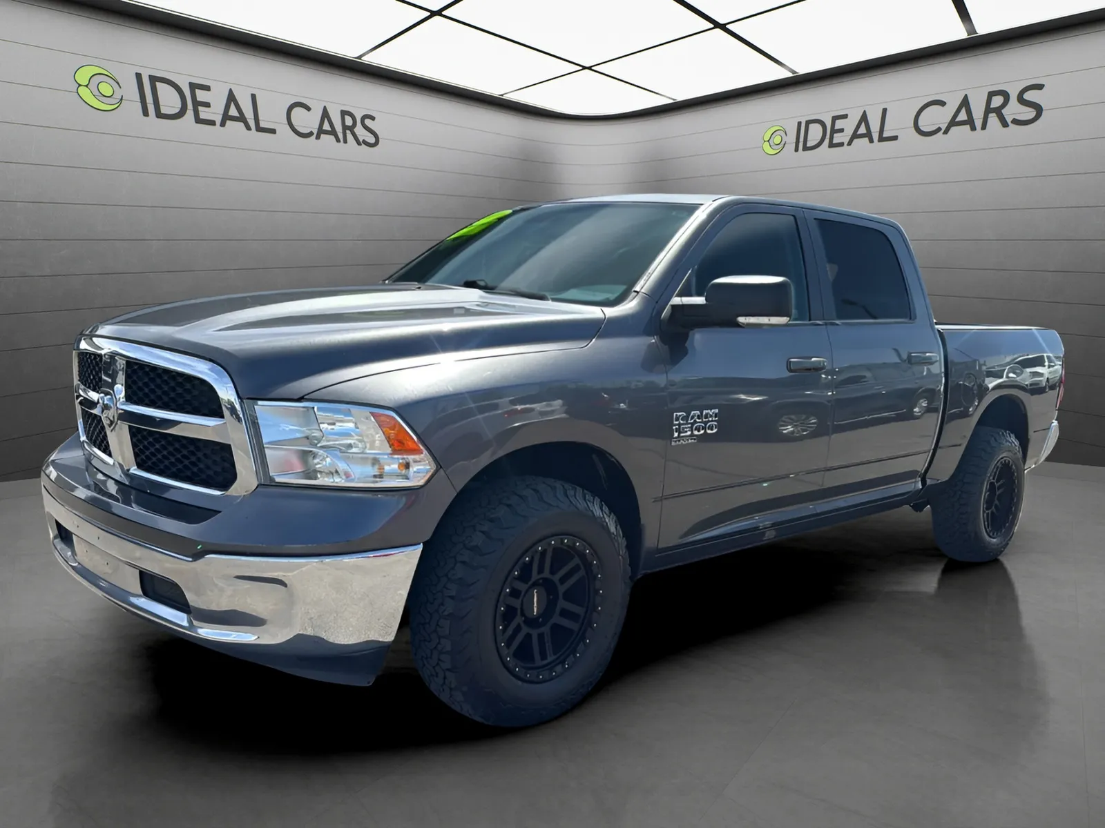 2019 RAM 1500 Classic SLT 4x4 Crew Cab 5'7's photo