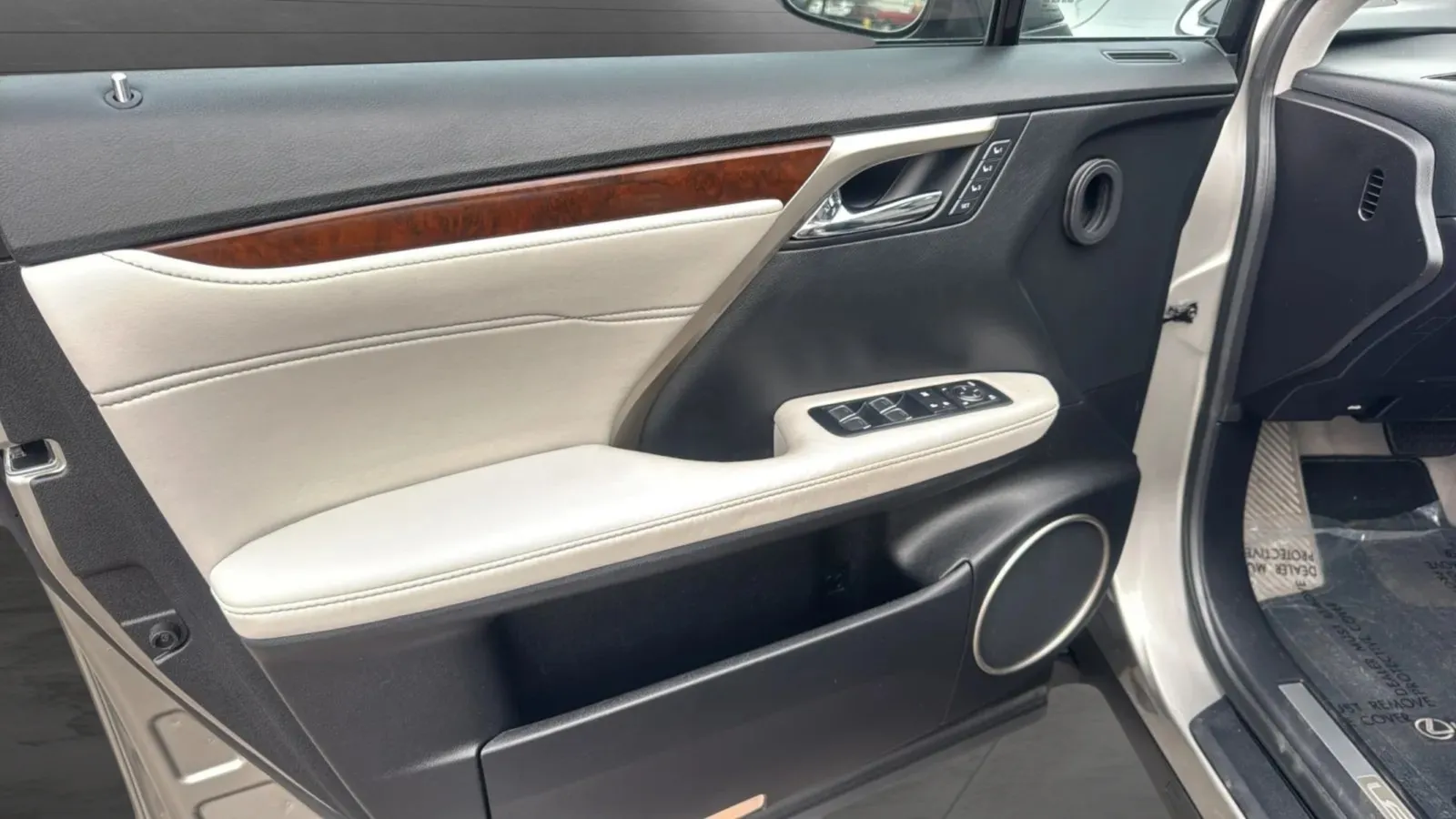 Lexus RX photo 16