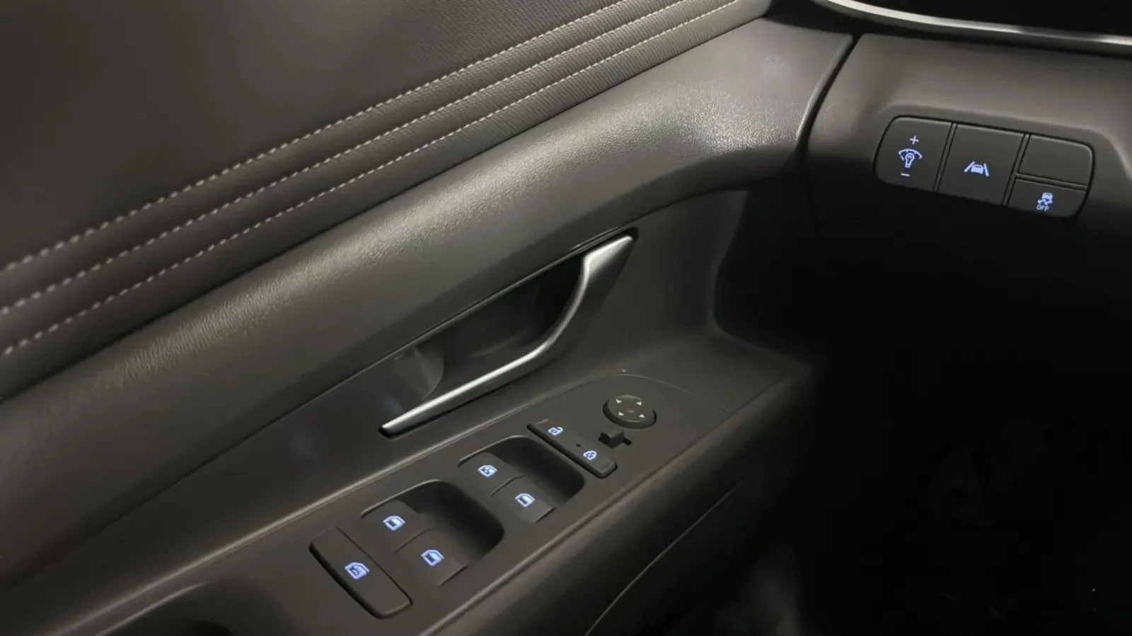 Hyundai Elantra photo 16