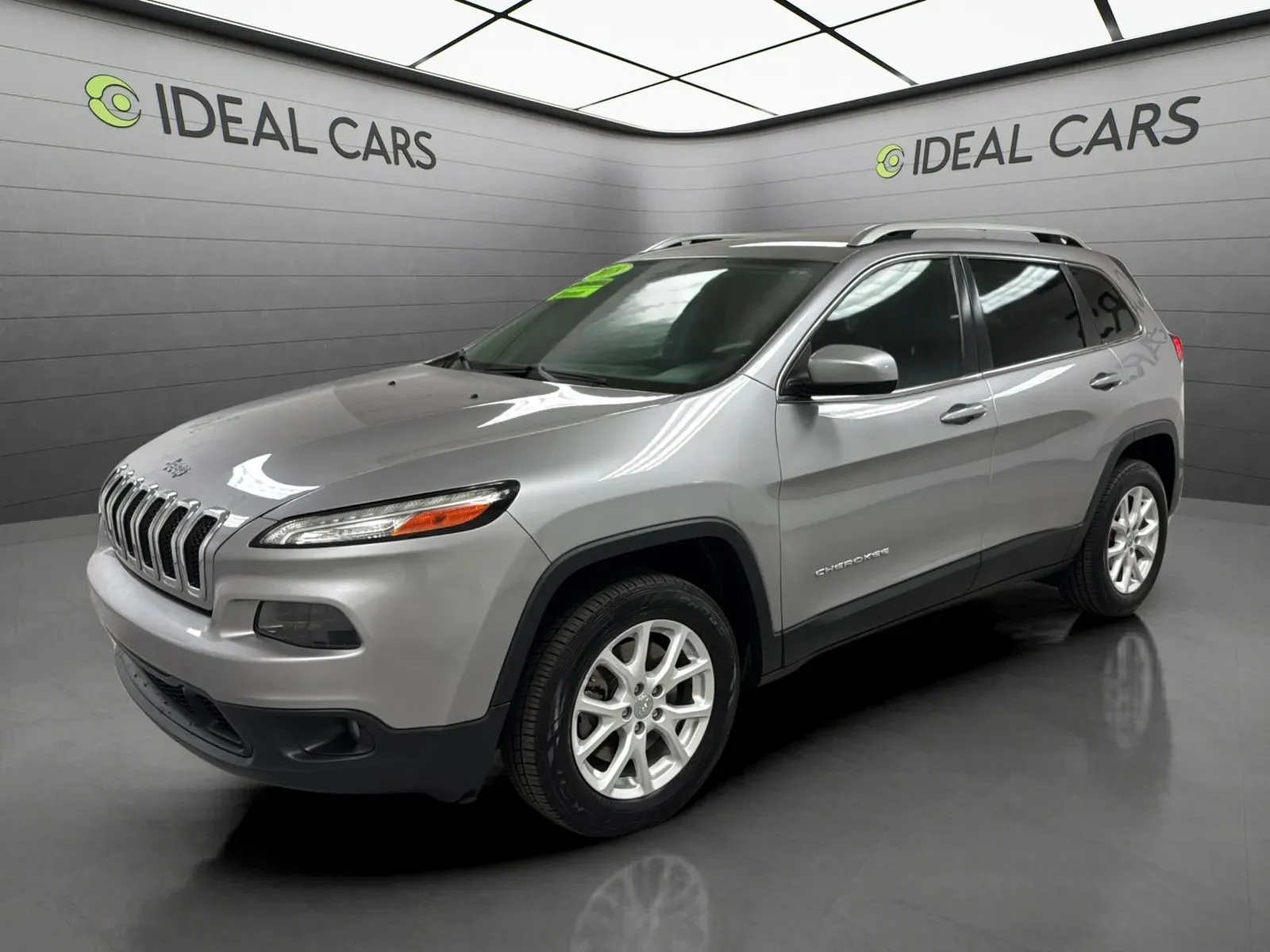 Gray 2018 Jeep Cherokee Latitude Plus for sale in Mesa, AZ