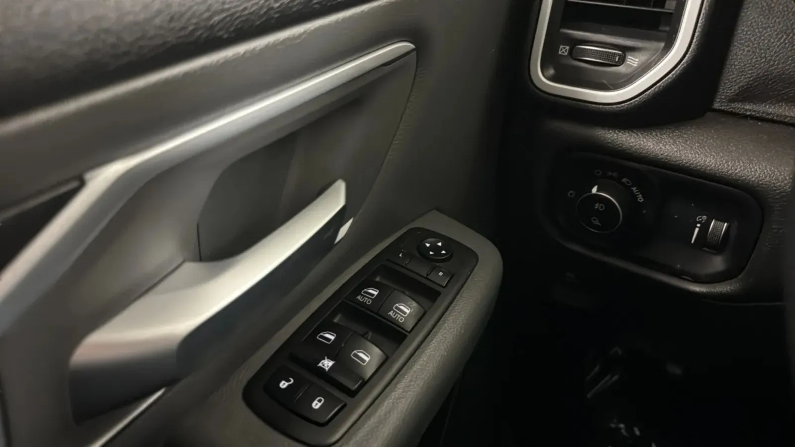 Ram 1500 photo 16