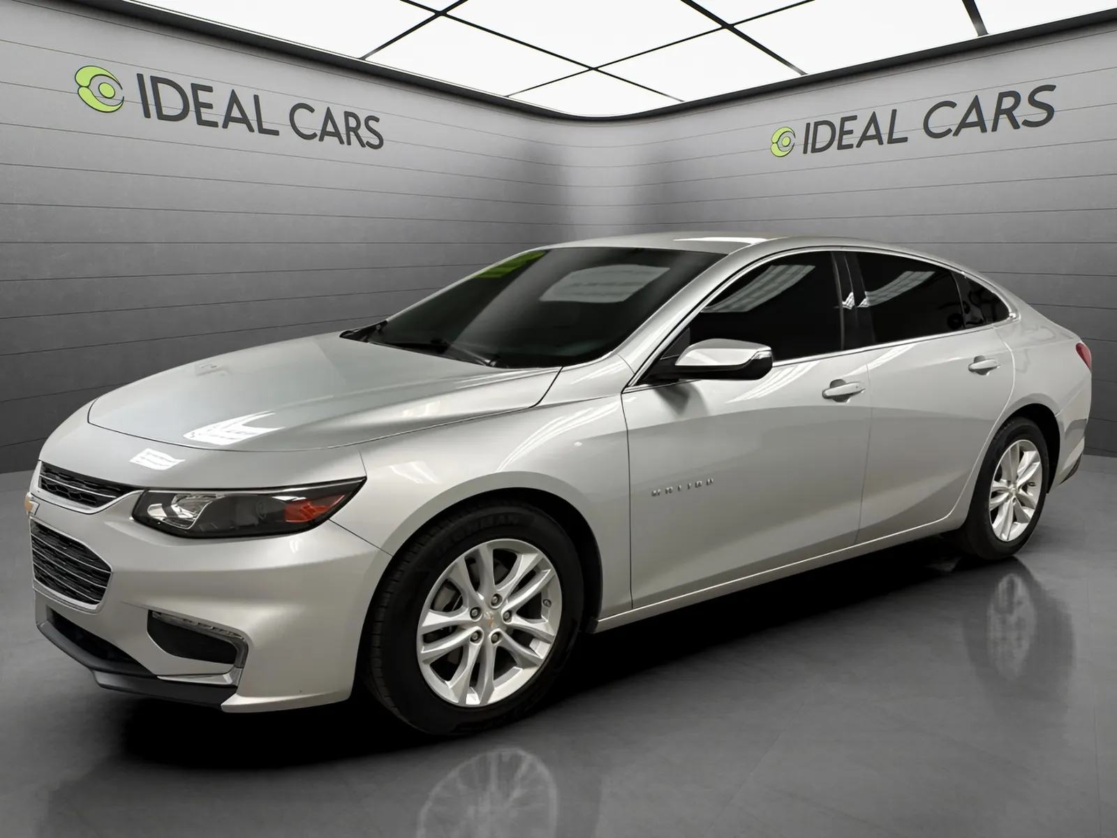 Silver 2018 Chevrolet Malibu LT for sale in Mesa, AZ