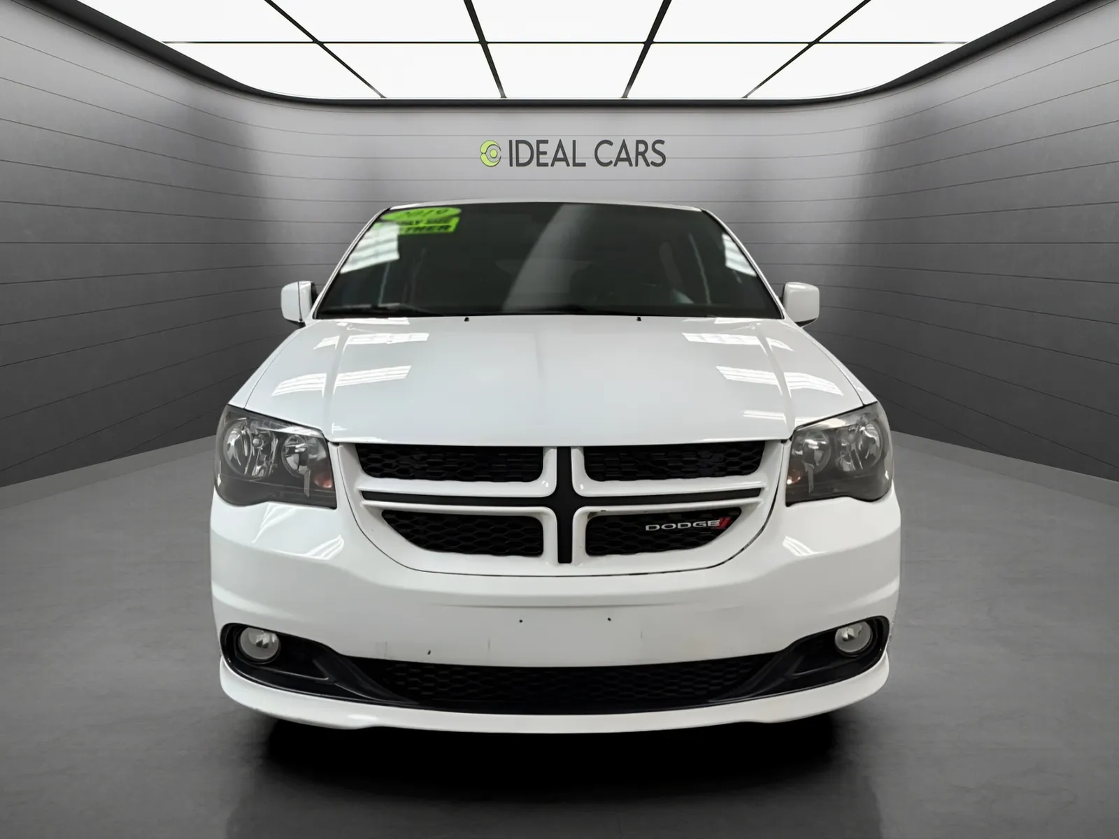 Dodge Grand Caravan photo 2
